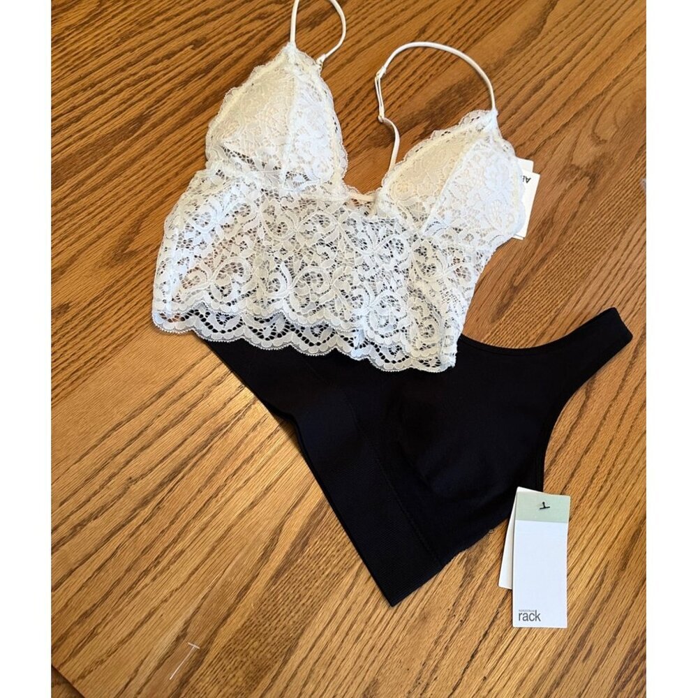 2Pc Bundle Sport Bra And Bralette Lace Size Small White & Black NWT  Padded
